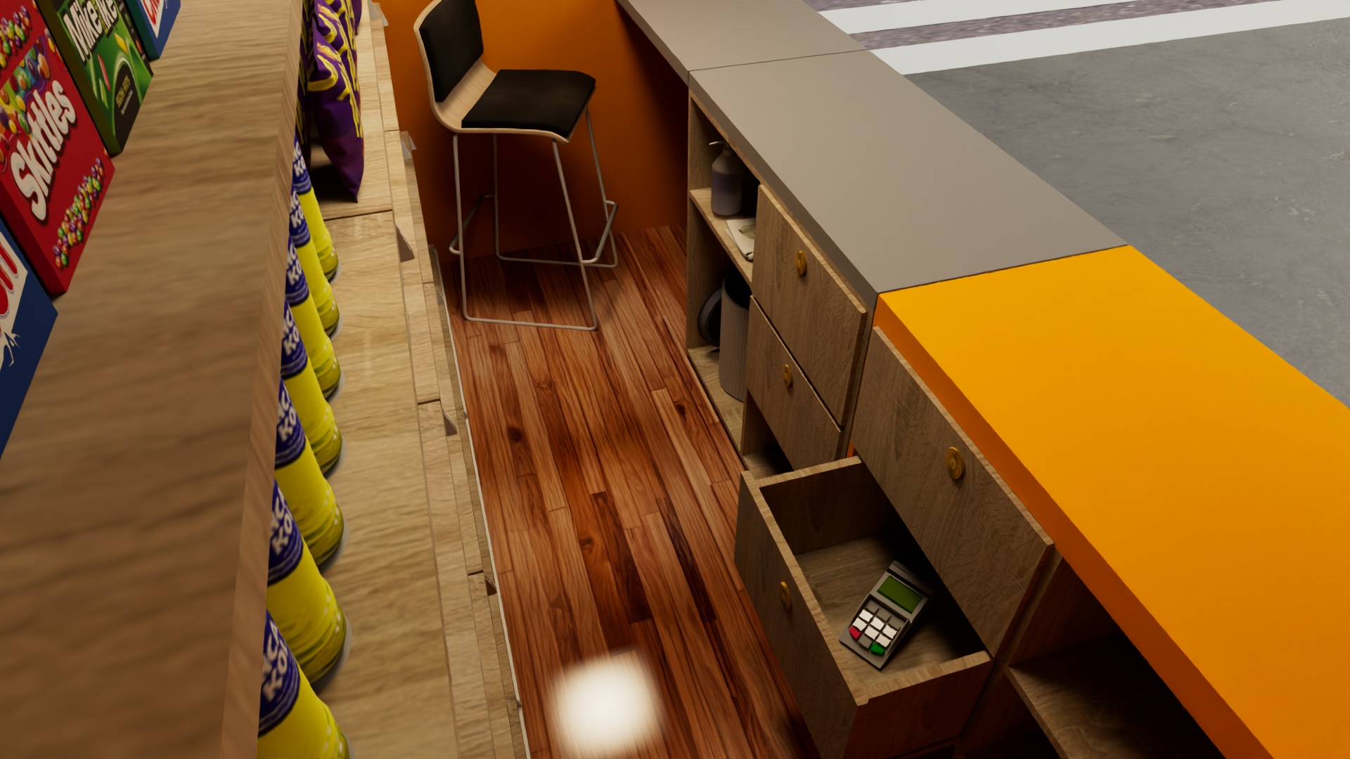 Estantería interior con productos