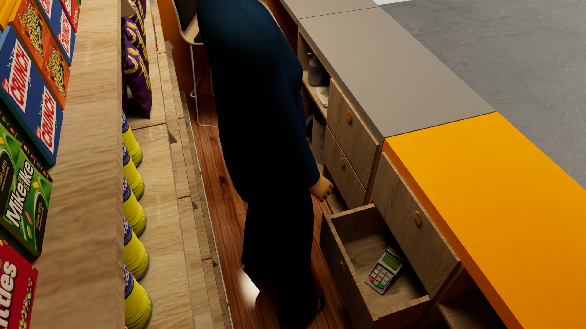 Adulto mayor atendiendo en el quiosco